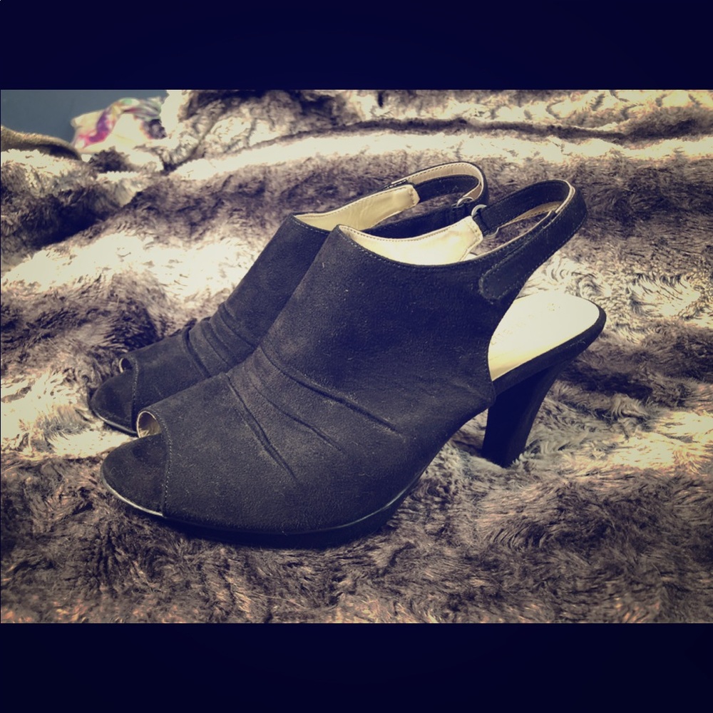 Open toe black heels